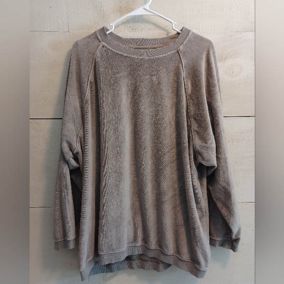 aerie Tops - Aerie Green Velvet Oversized Sweatshirt Women's Size Medium